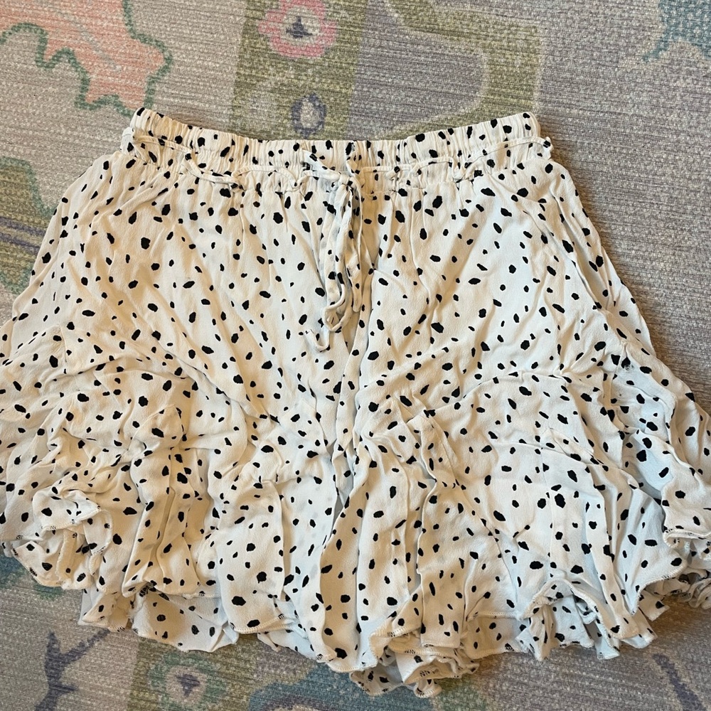 Cute ruffled high waisted skirt